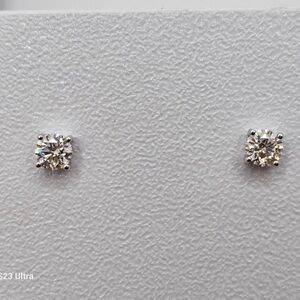 18K White Gold Diamond Stud Earrings (1 CTW)